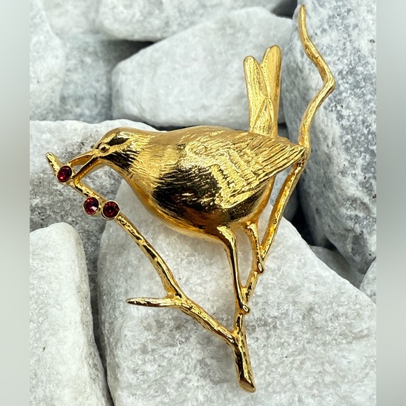Vintage Joan Rivers Bird on Branch Brooch Gold Tone Ruby Red Rhinestone Berries - Picture 3 of 17